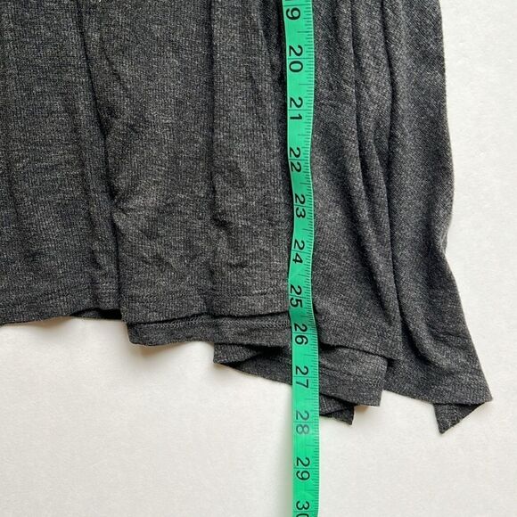 H by Bordeaux Grey Short Sleeve Long Sides Top Size Small NWOT - Picture 4 of 5